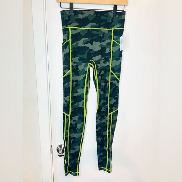 NWT All Access Center Stage Pocket Camo Leggings S - Picture 3 of 6